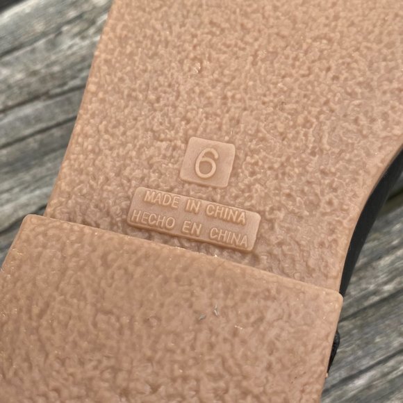 Old Navy Faux-Leather Uniform Mary-Janes for Toddler Girls - Picture 10 of 13